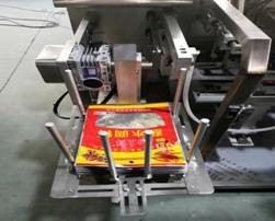액체 샴푸는 봉합 봉합을 충전하는 파우치 포장기 토마토 케찹을 미리 만들었습니다